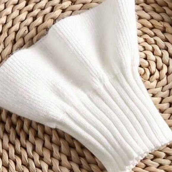 🎀 Knit Ruffle Cuffs 🎀 - Picture 3 of 3